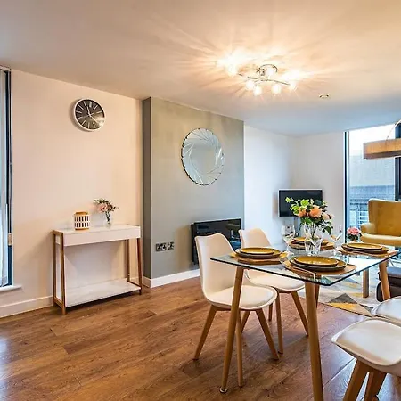 Apartment Stylish 2 Bed 87 - Centre, Free Parking, Alexa, Espresso Machine & Netflix - Hosted By Host Save