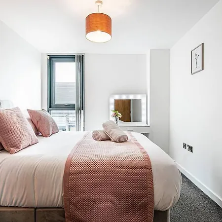 Stylish 2 Bed 87 - Centre, Free Parking, Alexa, Espresso Machine & Netflix - Hosted By Host Save