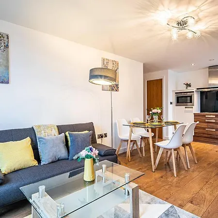 Apartment Stylish 2 Bed 87 - Centre, Free Parking, Alexa, Espresso Machine & Netflix - Hosted By Host Save