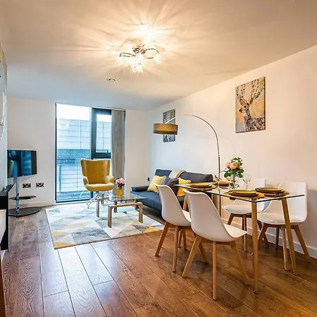 Stylish 2 Bed 87 - Centre, Free Parking, Alexa, Espresso Machine & Netflix - Hosted By Host Save Apartment