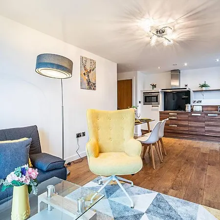 Apartment Stylish 2 Bed 87 - Centre, Free Parking, Alexa, Espresso Machine & Netflix - Hosted By Host Save *