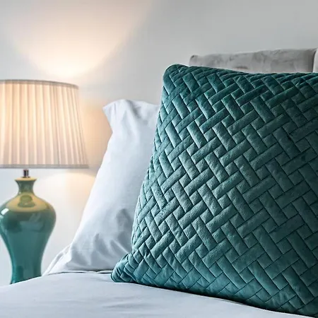 Apartment Stylish 2 Bed 87 - Centre, Free Parking, Alexa, Espresso Machine & Netflix - Hosted By Host Save