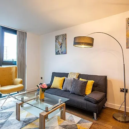 Stylish 2 Bed 87 - Centre, Free Parking, Alexa, Espresso Machine & Netflix - Hosted By Host Save Apartment *