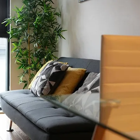 Stylish 2 Bed 87 - Centre, Free Parking, Alexa, Espresso Machine & Netflix - Hosted By Host Save *