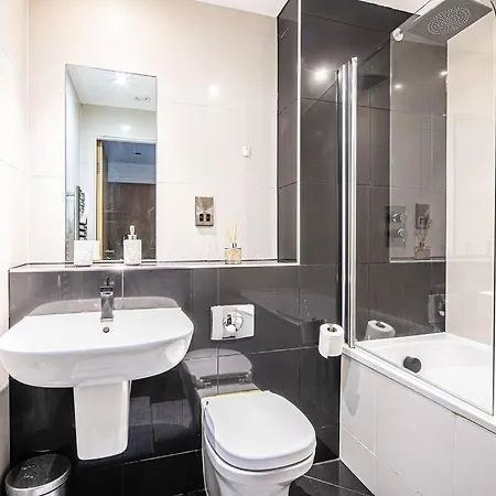 Stylish 2 Bed 87 - Centre, Free Parking, Alexa, Espresso Machine & Netflix - Hosted By Host Save *