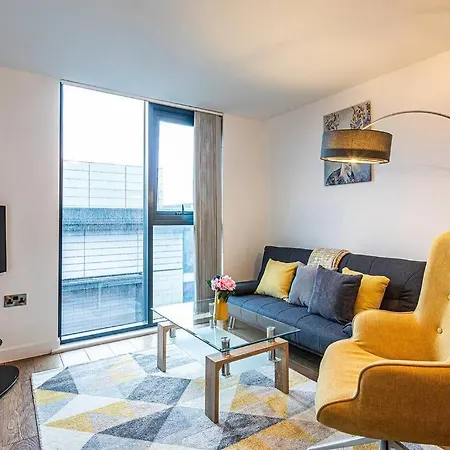 Stylish 2 Bed 87 - Centre, Free Parking, Alexa, Espresso Machine & Netflix - Hosted By Host Save Apartment *