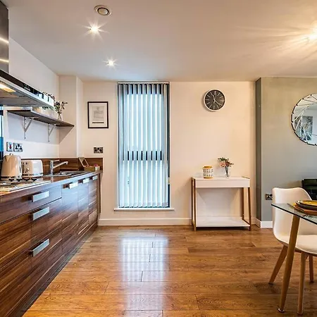 Apartment Stylish 2 Bed 87 - Centre, Free Parking, Alexa, Espresso Machine & Netflix - Hosted By Host Save